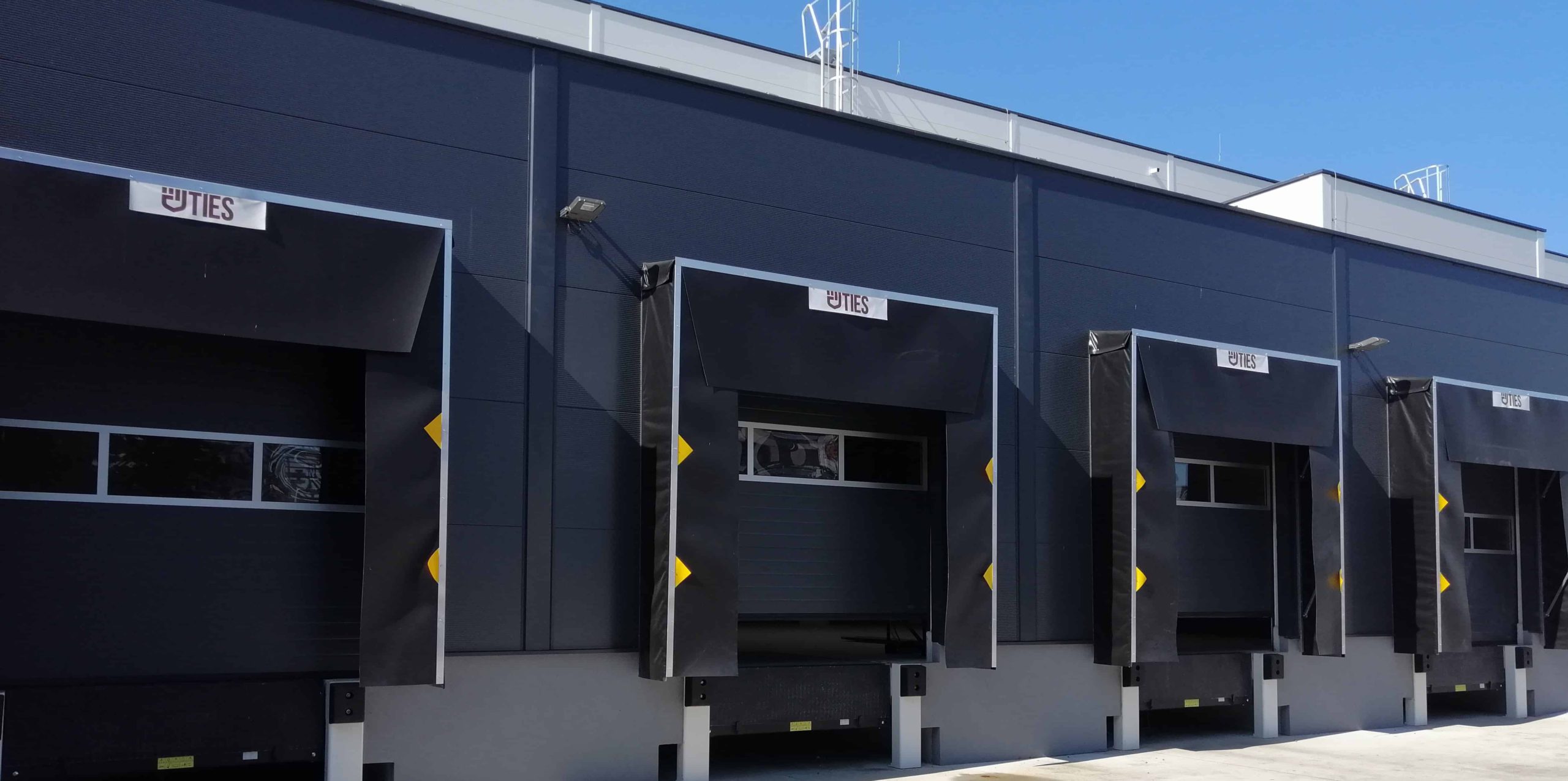 Nakládací rampa s kompletním vybavením