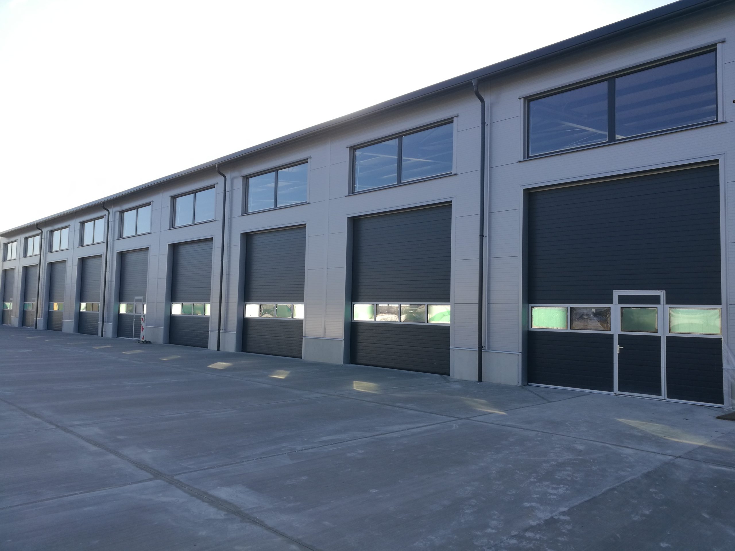 Průmyslová sekční vrata – realizace