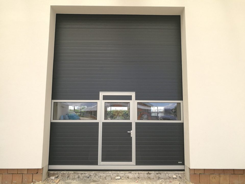 Průmyslová sekční vrata – realizace