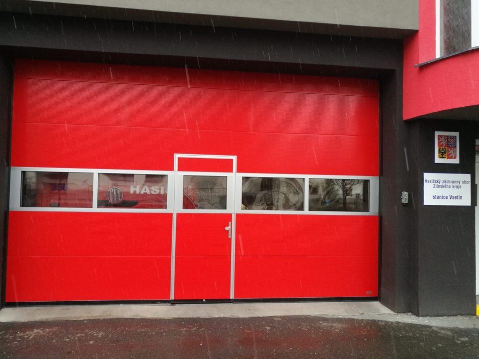 Průmyslová sekční vrata – realizace