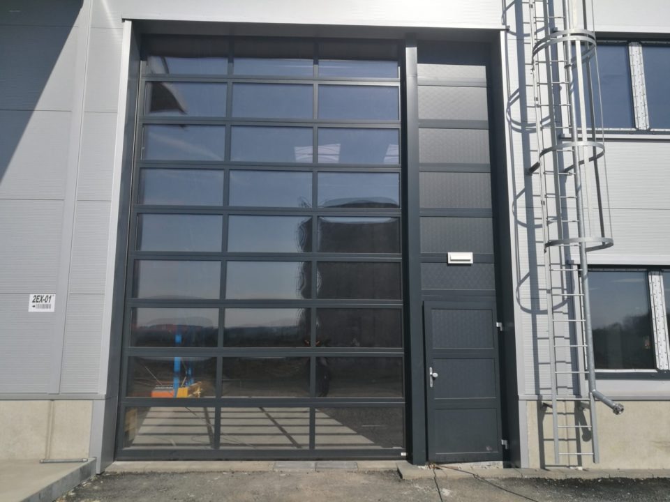 Průmyslová sekční vrata – realizace