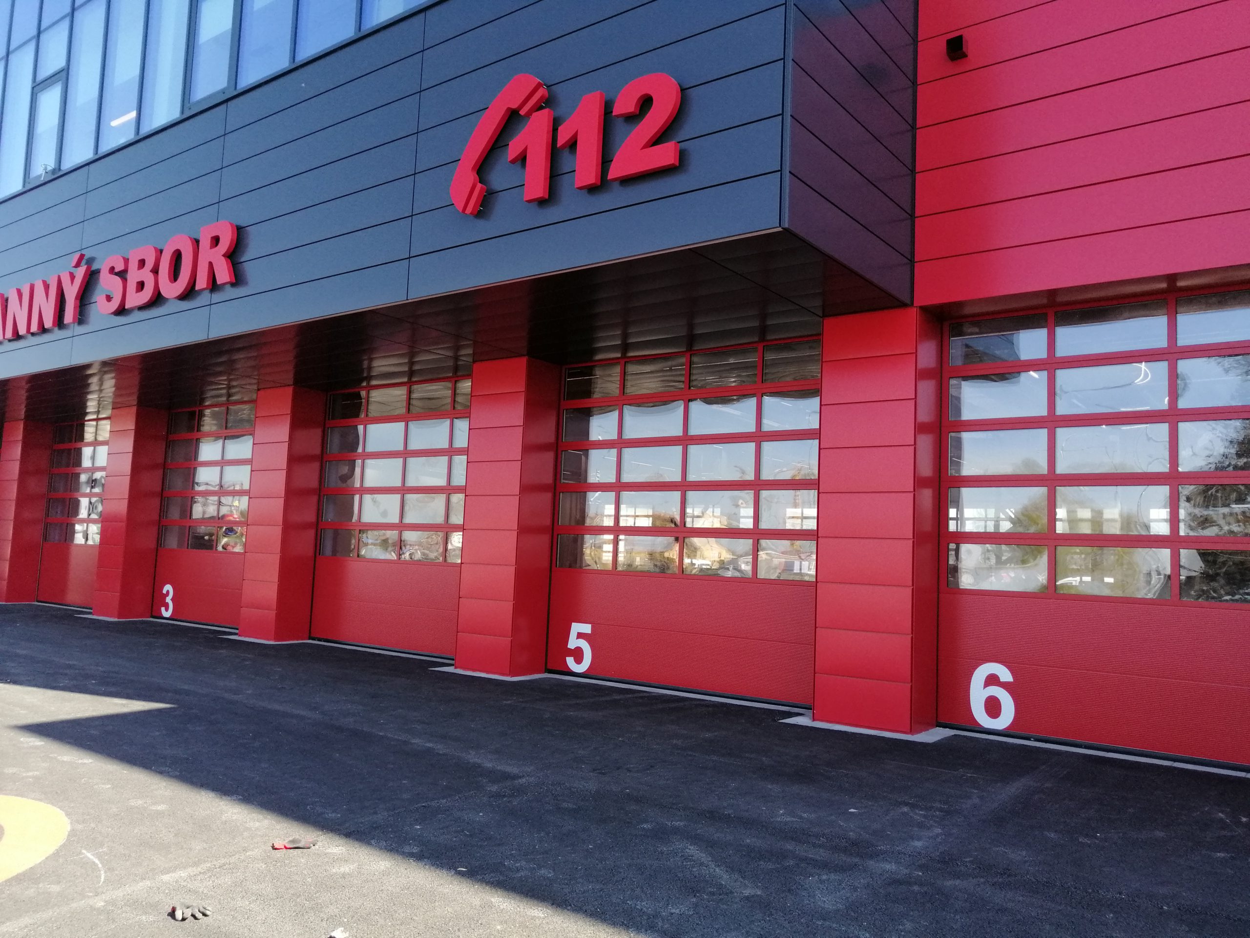 Průmyslová sekční vrata – realizace