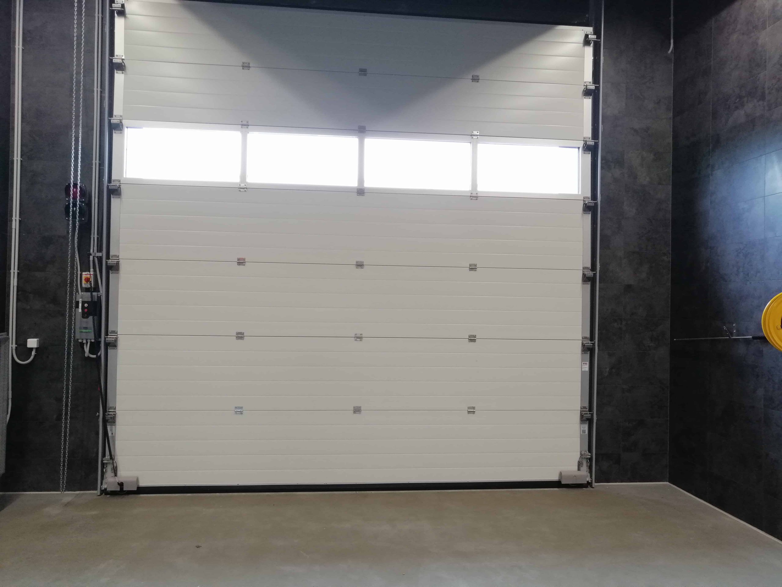 Průmyslová sekční vrata – realizace