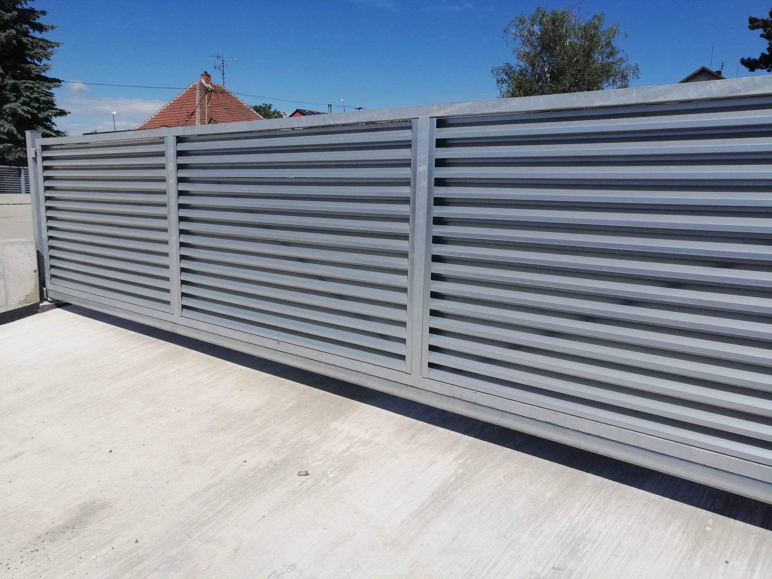 Vjezdová brána – realizace