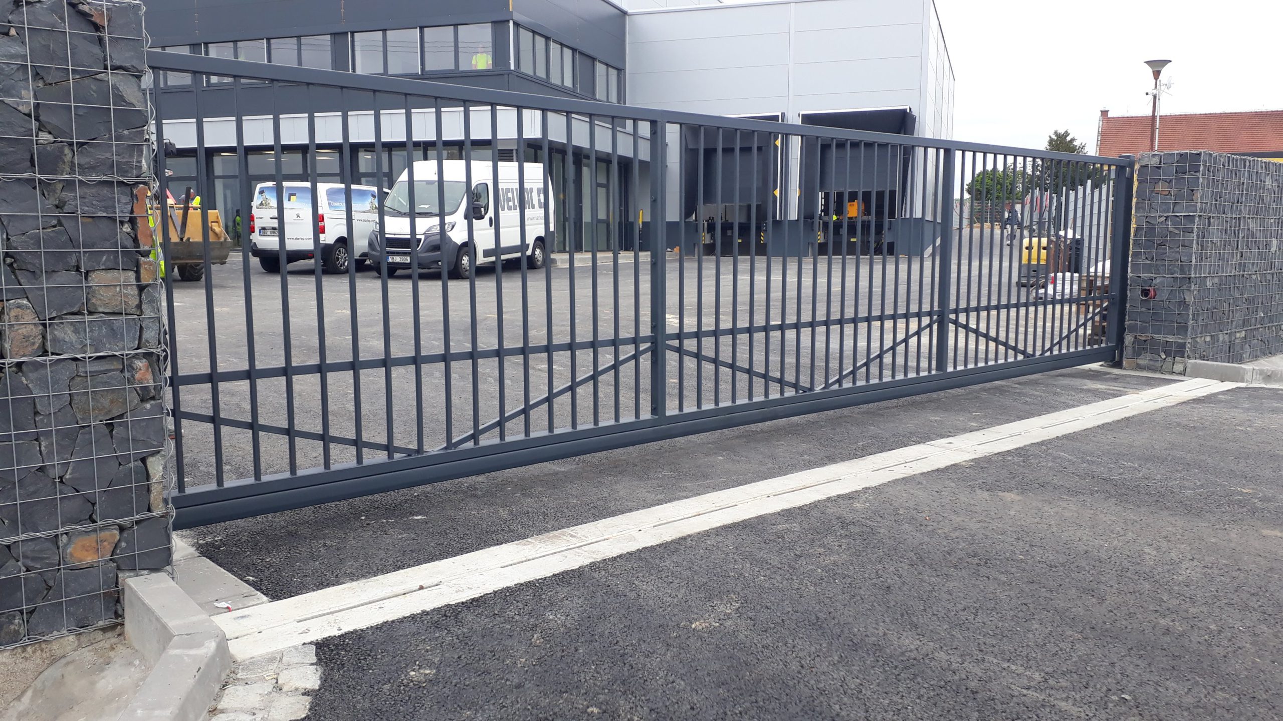 Vjezdová brána – realizace