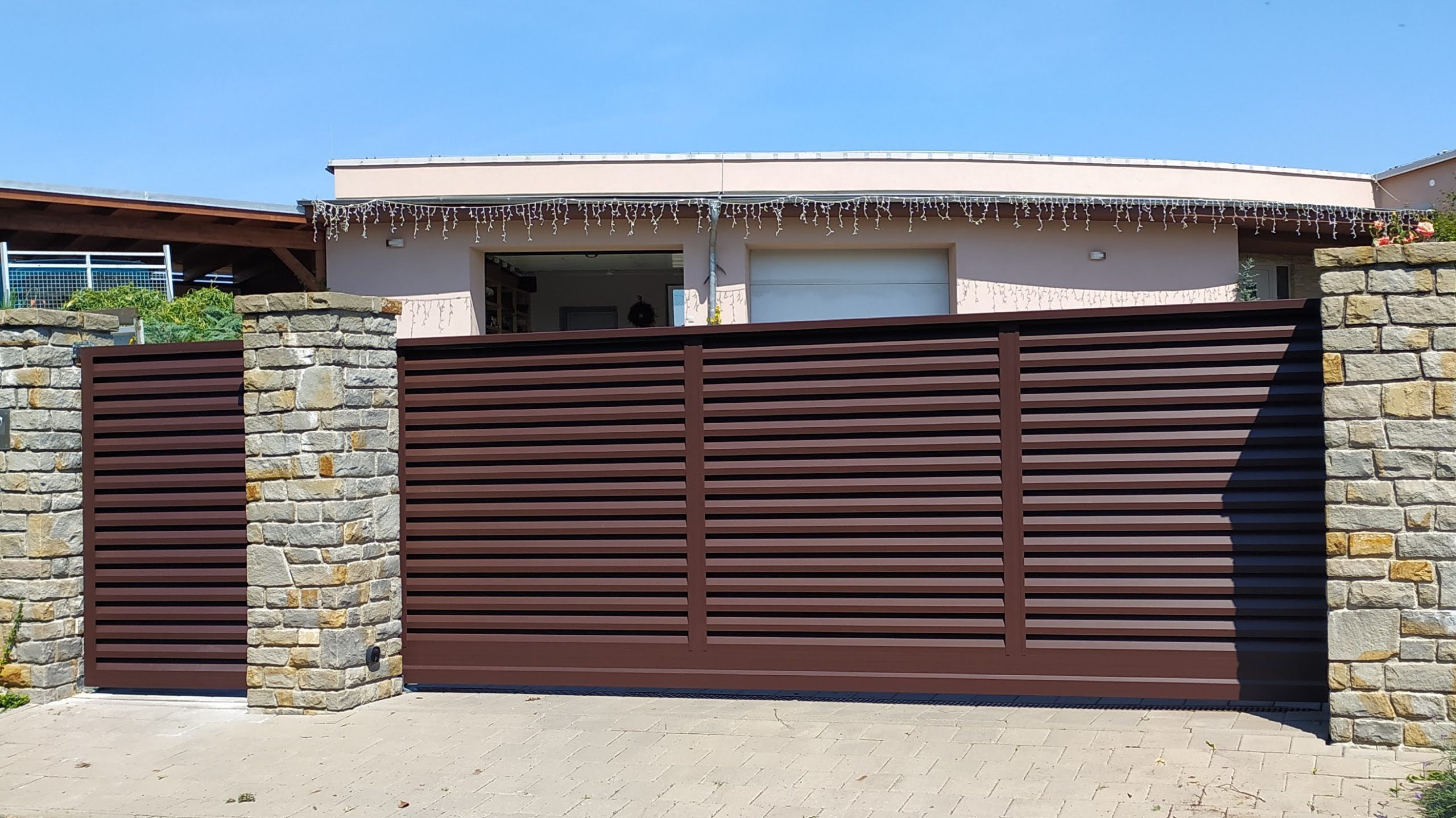 Vjezdová brána – realizace