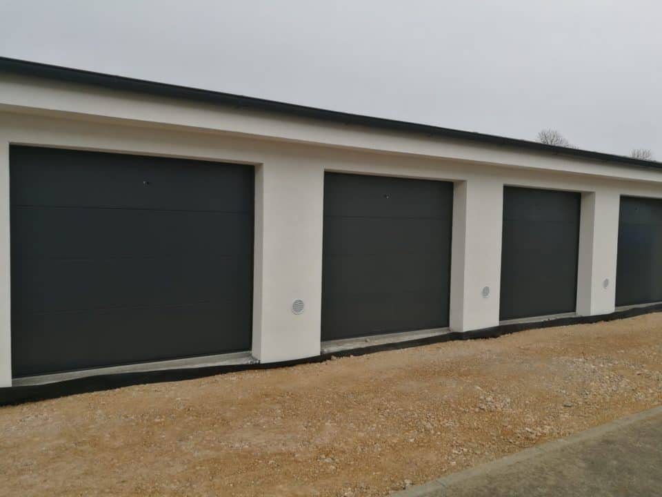 Vjezdová brána u rodinného domu – realizace