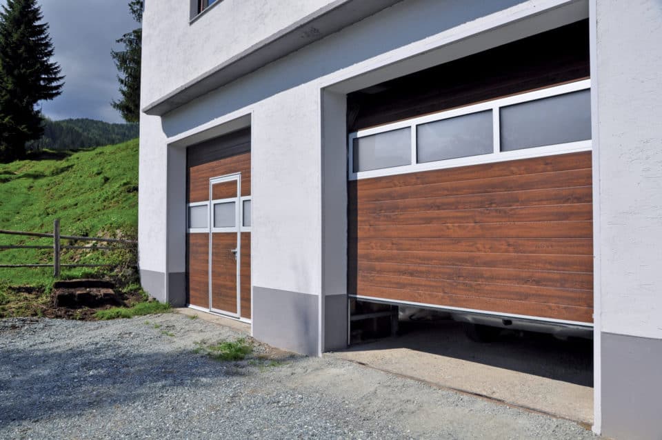 Vjezdová brána u rodinného domu – realizace