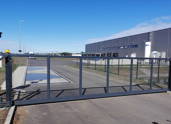 Vjezdová brána pro průmyslový areál